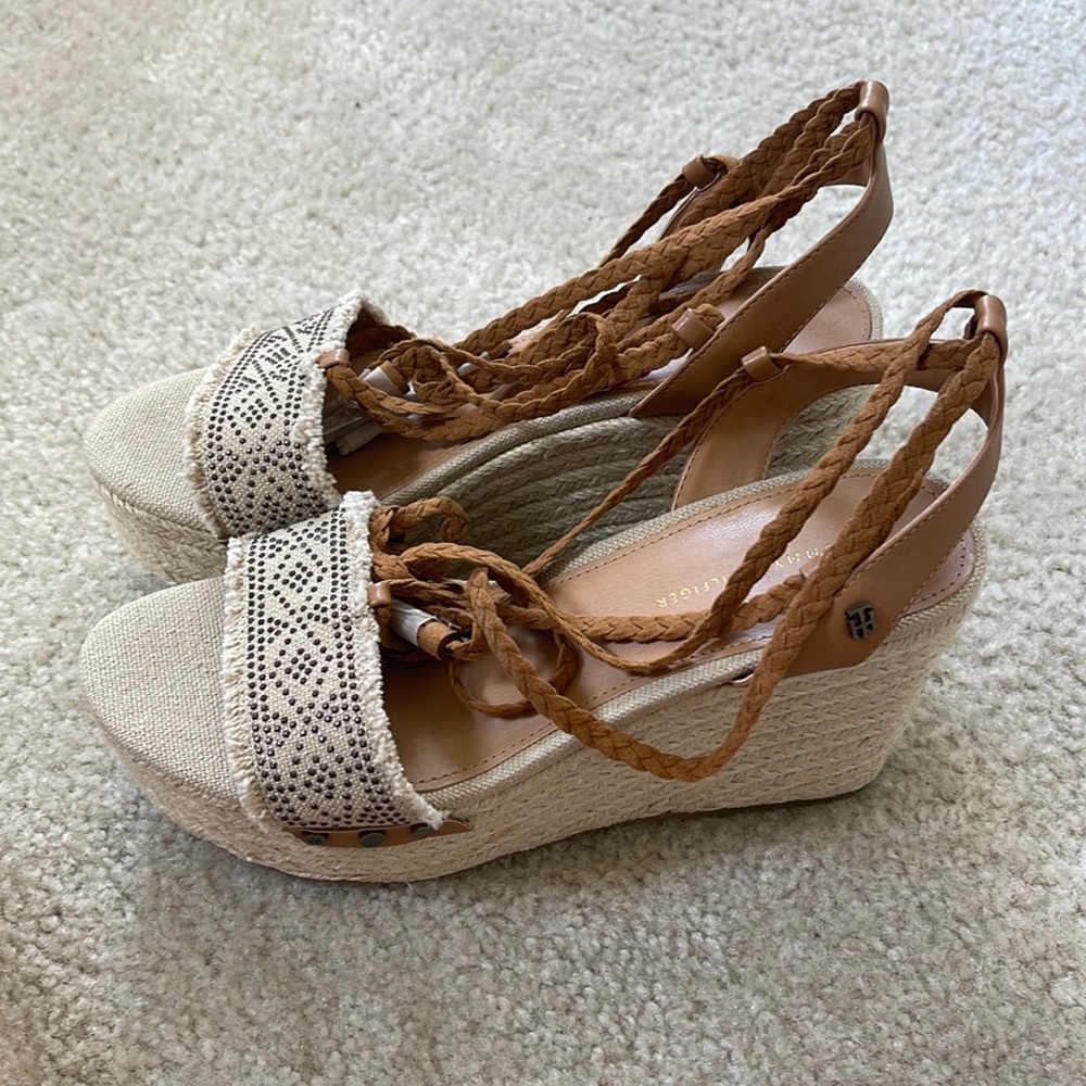 Tommy Hilfiger Women’s Terin Platform Tan Wedge Sandals TwLovelle Size 8M